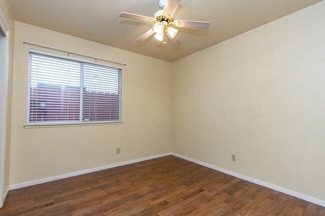 Building Photo - Beautiful Spacious Country Living Home!