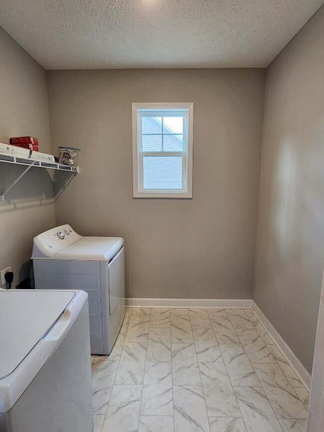 Building Photo - 111 Clearwater Harbor