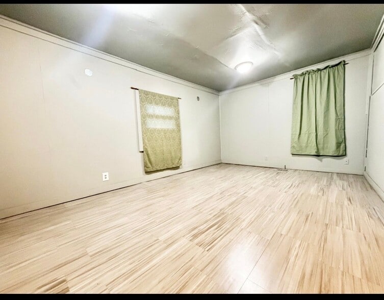 Building Photo - 1308 W 13th Ave