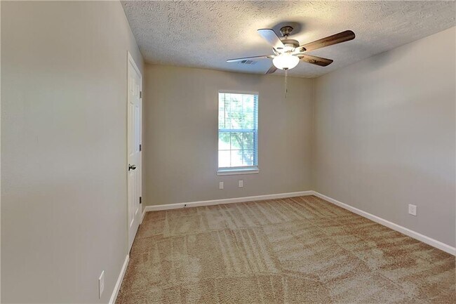 Building Photo - 628 Bluff Dr
