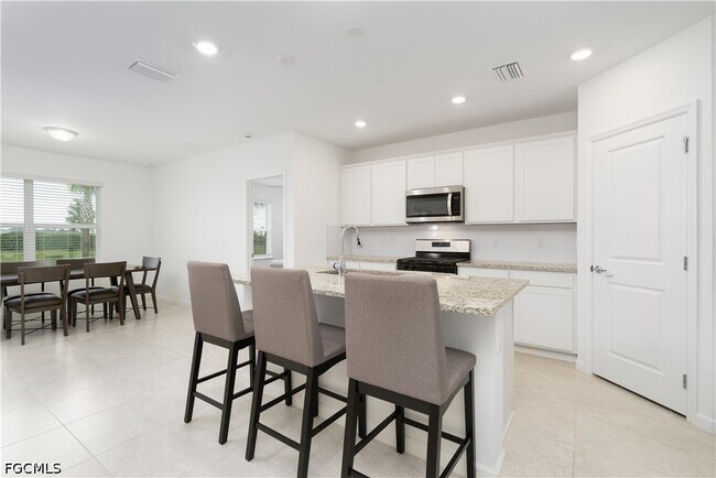 Building Photo - 42428 Cascade Dr