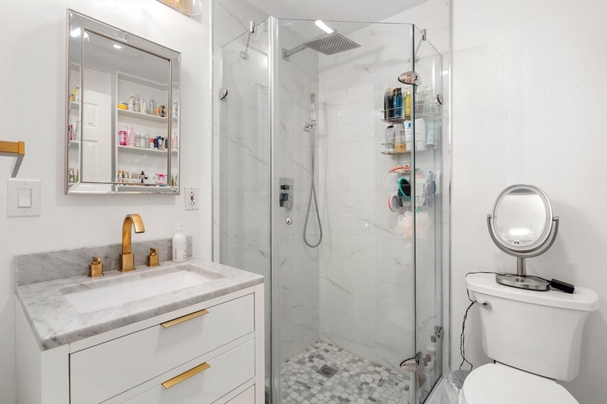 Building Photo - 55 Russell St