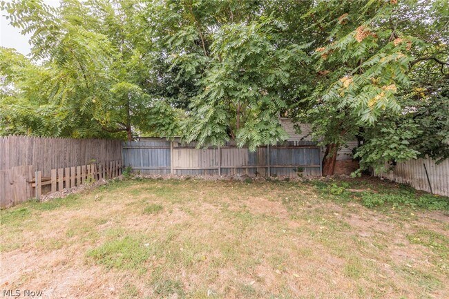 Building Photo - 1558 Winchester Ave