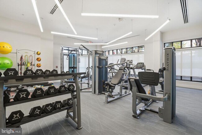 Building Photo - 989 S Buchanan St