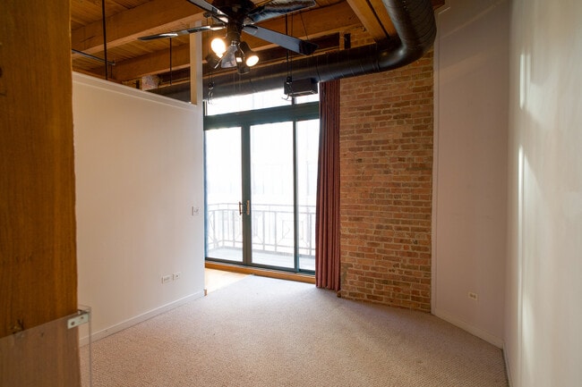 Building Photo - 701 W Jackson Blvd