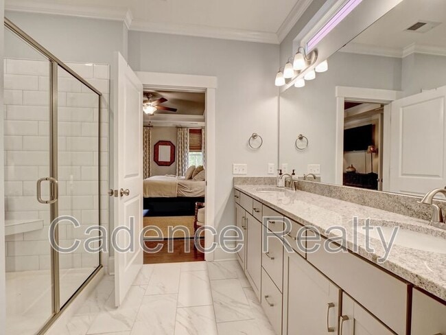 Building Photo - 7120 Maple Leaf Dr
