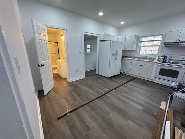 Building Photo - 227 Lewis St