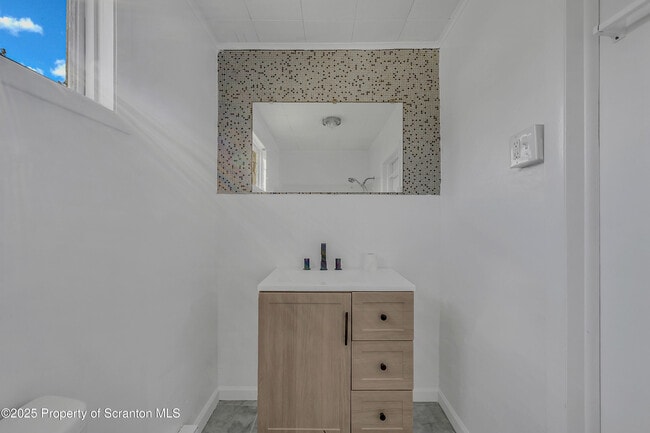 Building Photo - 53 Sobieski St