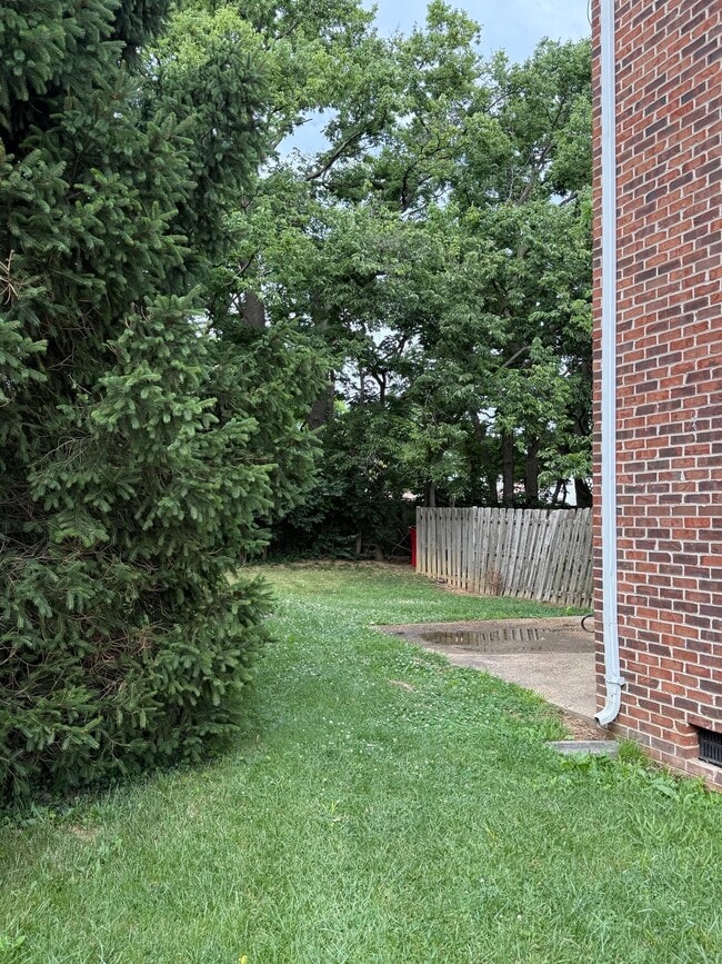 Building Photo - 1014 Bridle Ct