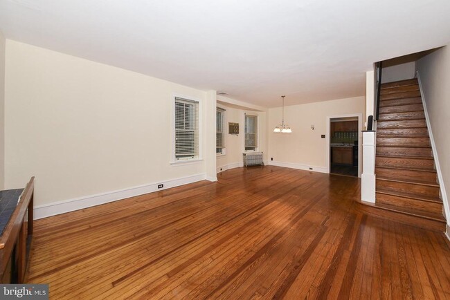 Building Photo - 21 E Abington Ave