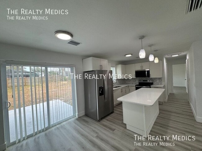 Building Photo - 1150 Overlook Terrace