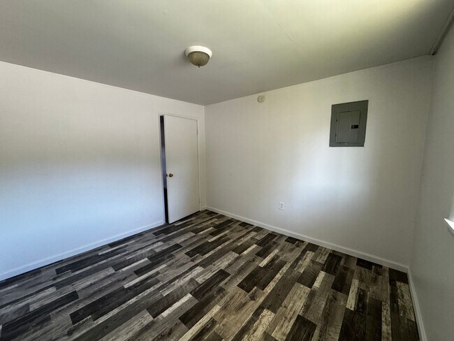 Building Photo - 2438 Mifflin St
