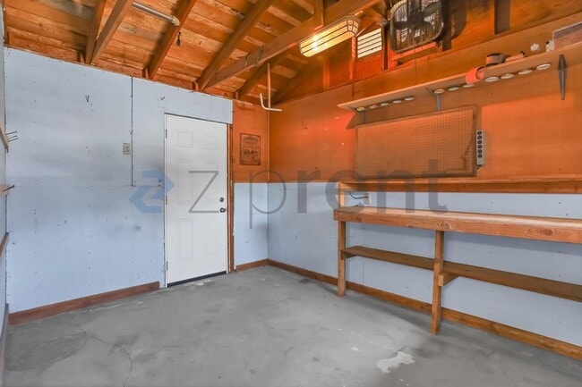 Building Photo - Unit