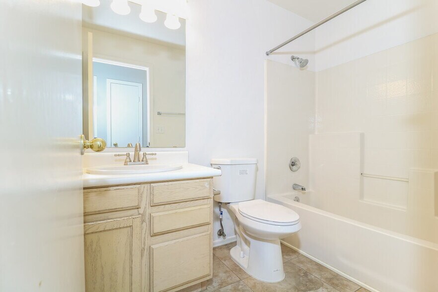 Building Photo - 20640 N 8th St