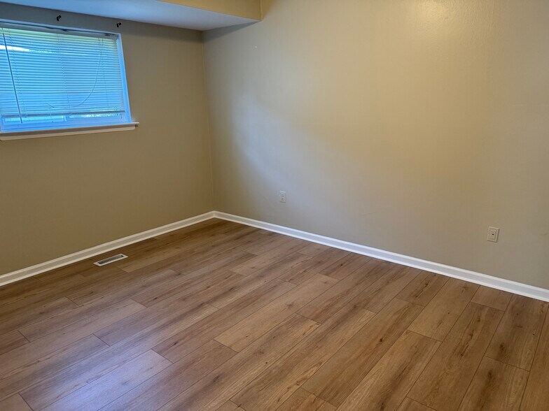 Building Photo - 9358 Hoff St