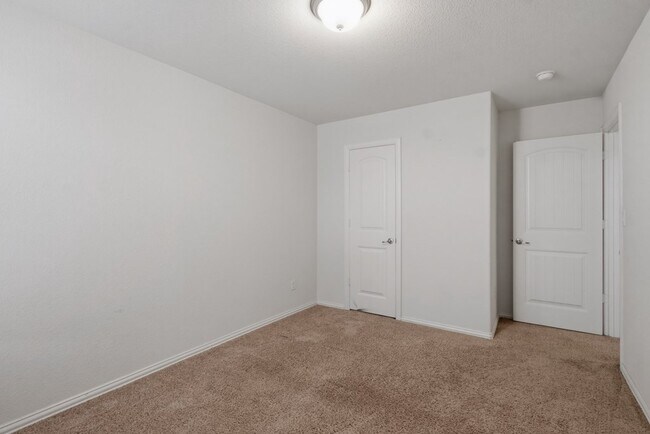 Building Photo - 6910 Kate Reed Dr