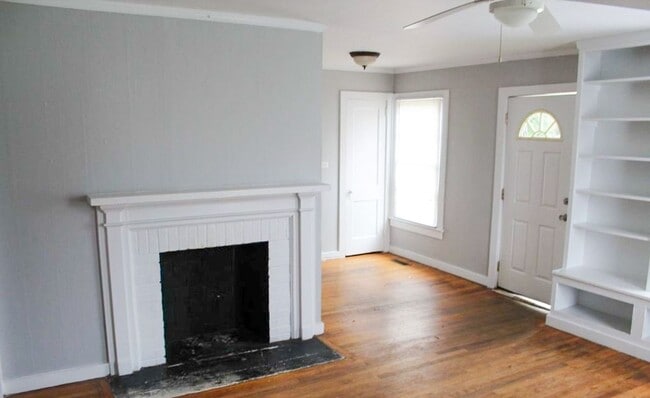 Building Photo - SECTION 8 APPROVED!