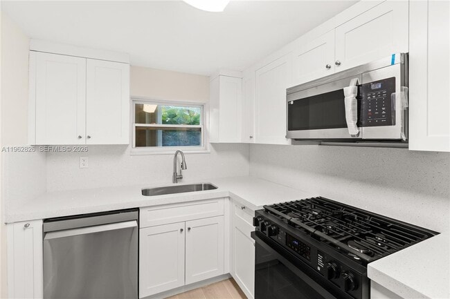 Building Photo - 6365 SW 33rd St