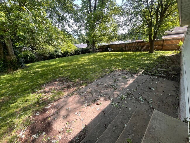 Building Photo - Brentwood 3 bedroom & 2 bathroom home, Huge Fenced Yard