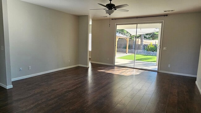 Building Photo - Kingsburg House for Rent