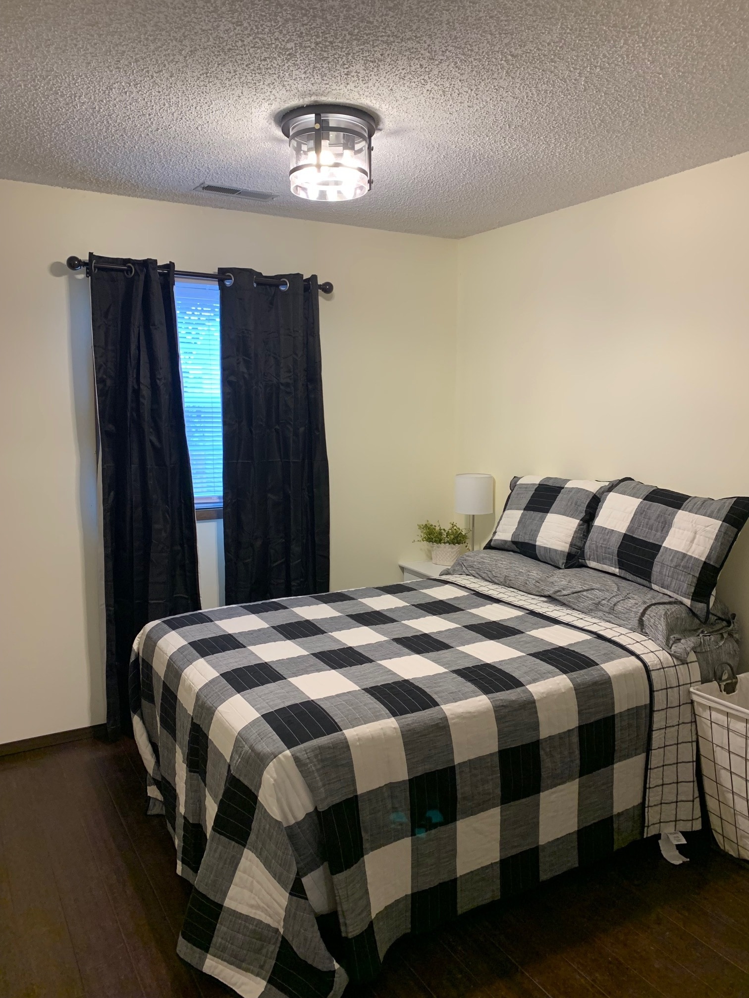 Building Photo - 617 4th St