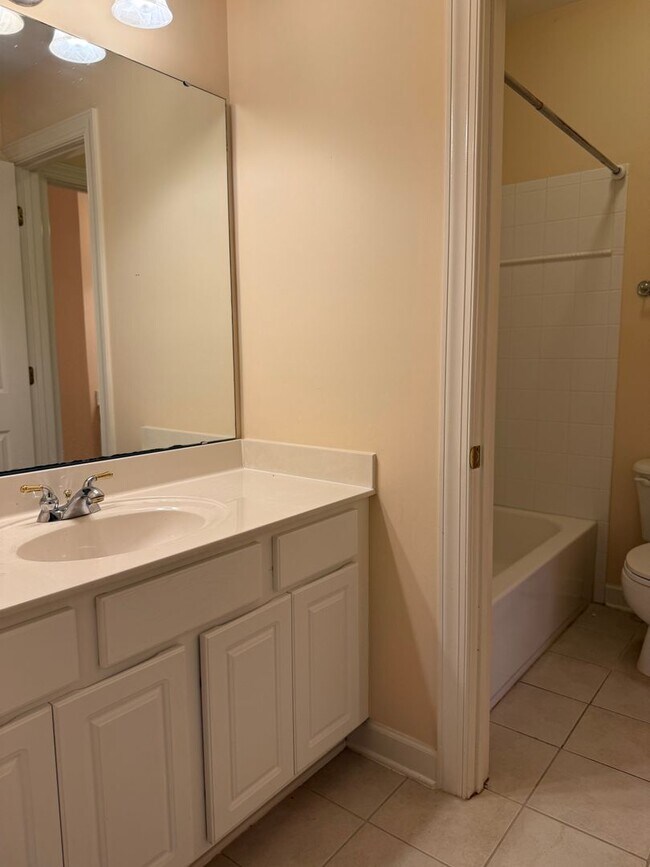 Building Photo - Stunning, Elegant Residence in Chapel Hill...