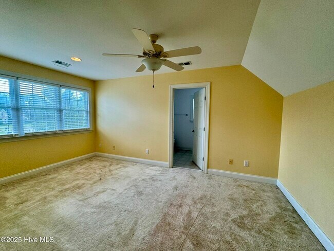 Building Photo - 1105 Wyland Ct