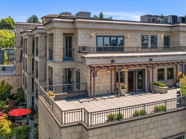 Building Photo - Luxury Penthouse with 600+ Sqft Terrace & ...