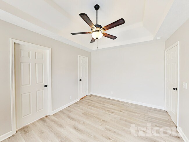 Building Photo - 240 Green Hills Dr