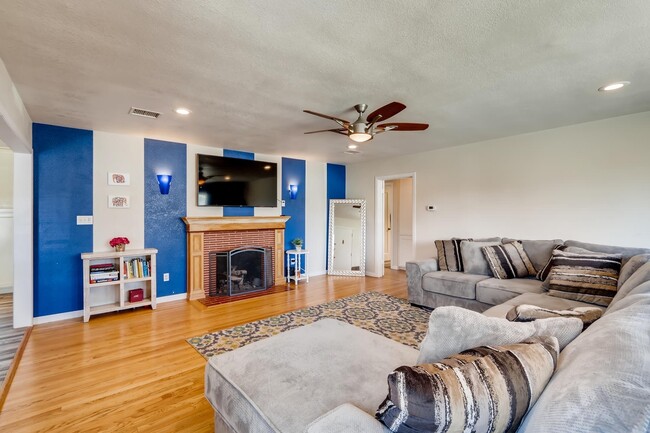 Building Photo - Upgraded 4 Bedroom/3 bath Home with Pool &...