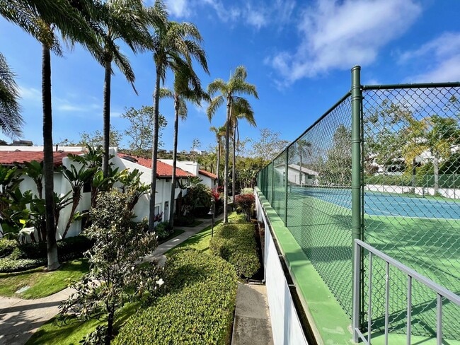 Building Photo - Fully Remodeled unit in the beautiful gate...