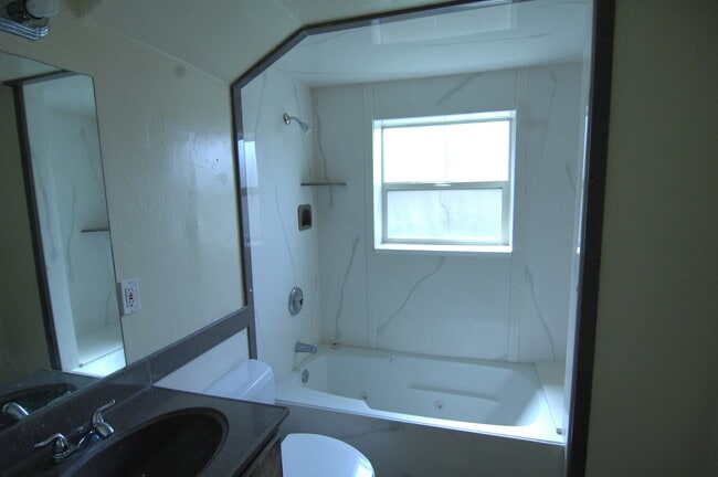Building Photo - Great 4 Bedroom Now Available
