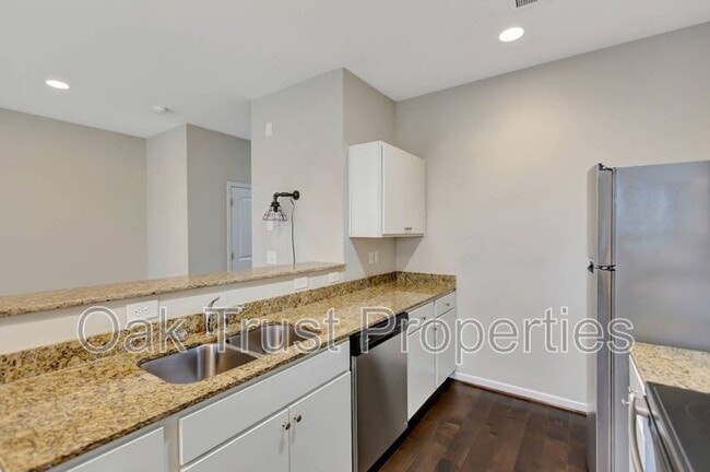 Building Photo - 504 Truman Dr