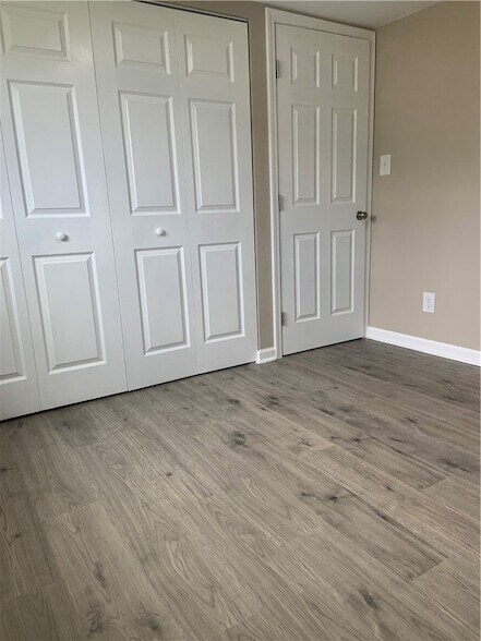 Building Photo - 203 Parkwood Dr