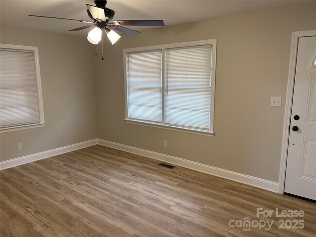 Building Photo - 1222 Long Shoals Rd