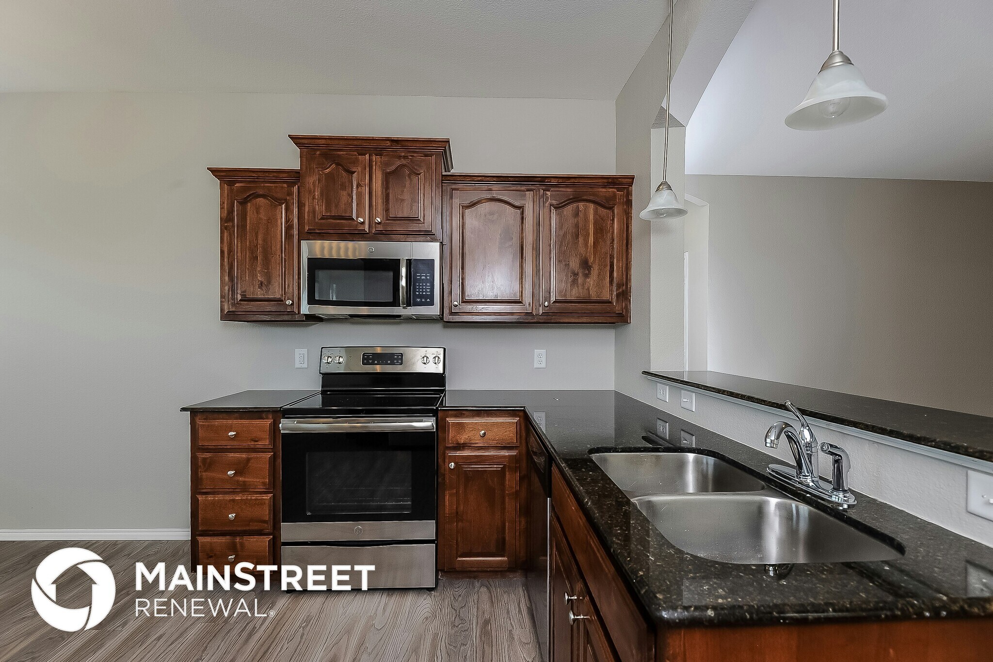 Building Photo - 421 Crescent Creek Ln