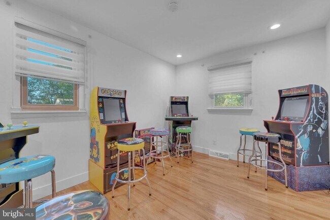 Building Photo - 91 2nd St