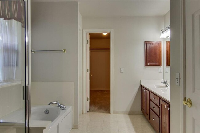 Building Photo - 16714 Marsala Springs Dr