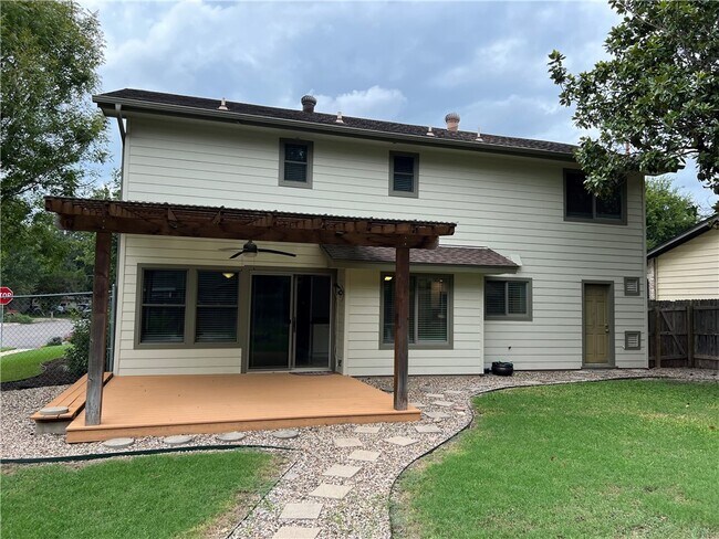 Building Photo - 7415 Shadywood Dr