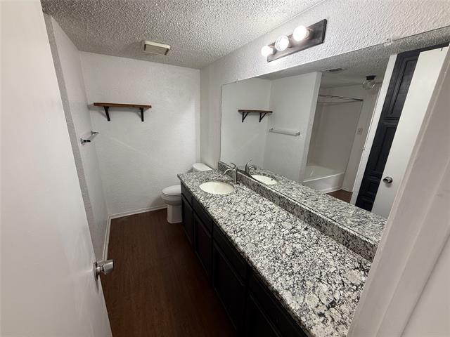 Building Photo - 422 W 4th St