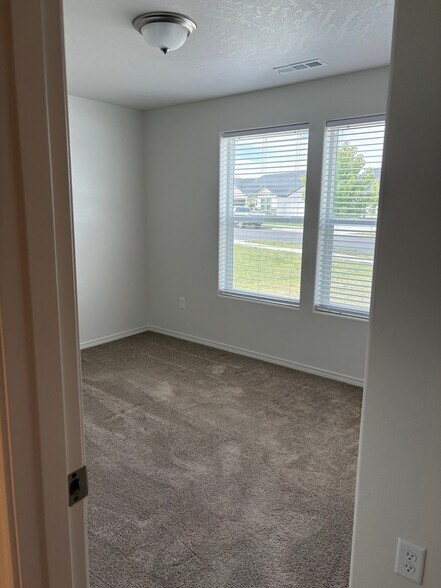 Building Photo - 4213 W Wood Ct