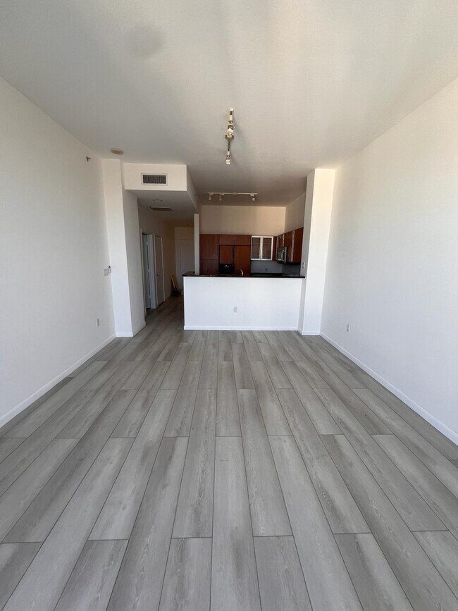 Building Photo - 1551 N Flagler Dr