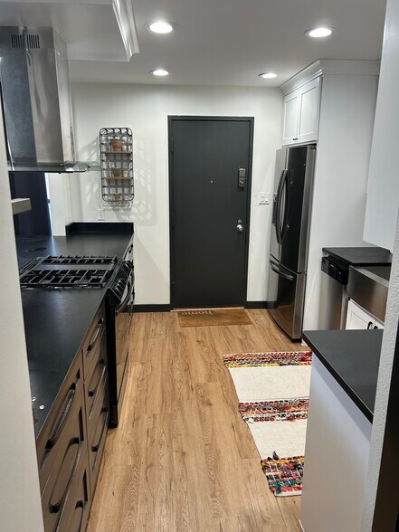 Kitchen - 410 W 7th St