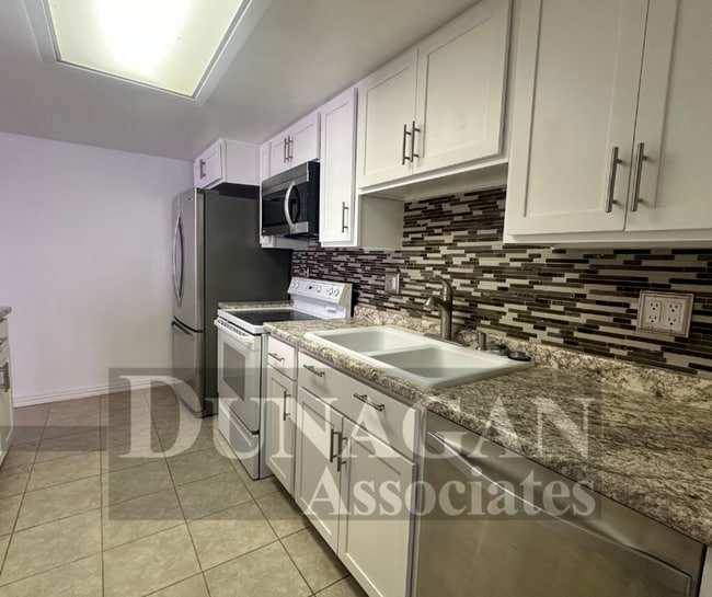 Building Photo - SCHEDULED SHOWING FOR  9/11 @2:35 3 Bedroo...