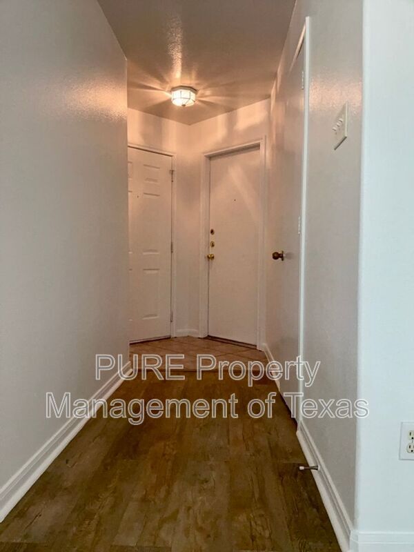 Building Photo - 244 Marvin Cove