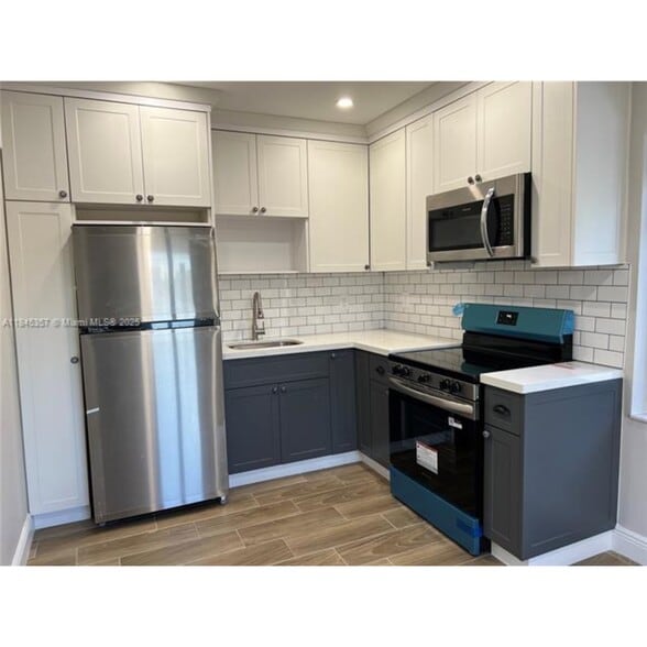 Building Photo - 1136 SW 12th Ct