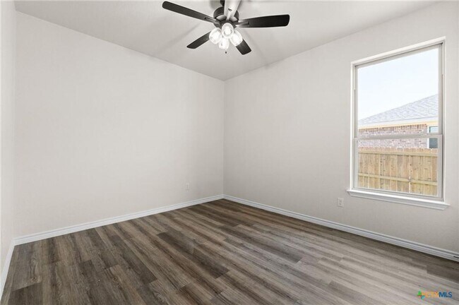 Building Photo - 122 Leon Ln