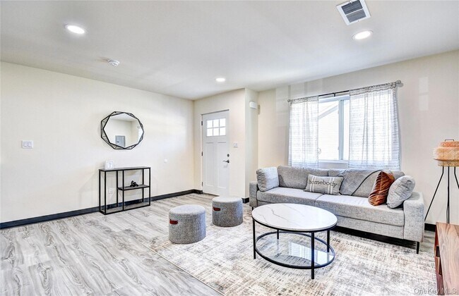 Building Photo - 9 Moka Pl