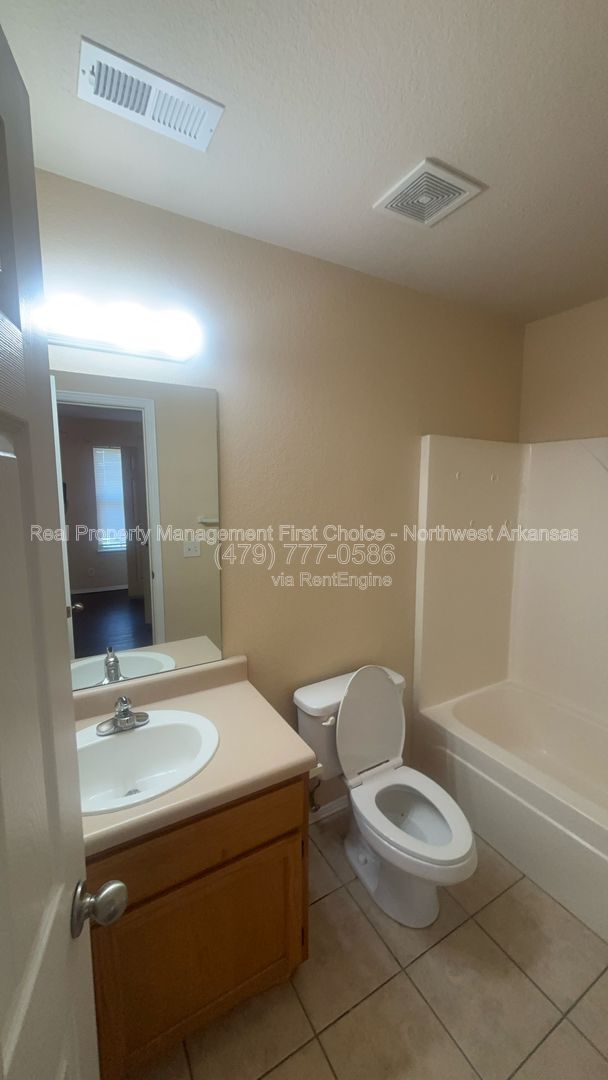 Building Photo - 790 Appleridge Dr