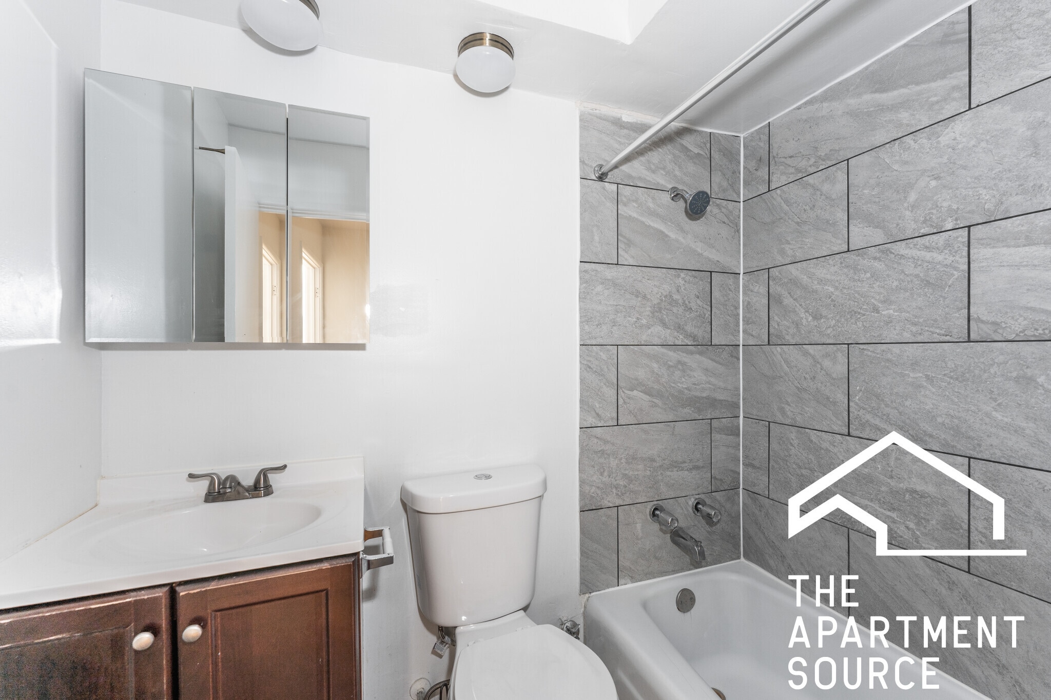 Building Photo - 1525 W Morse Ave